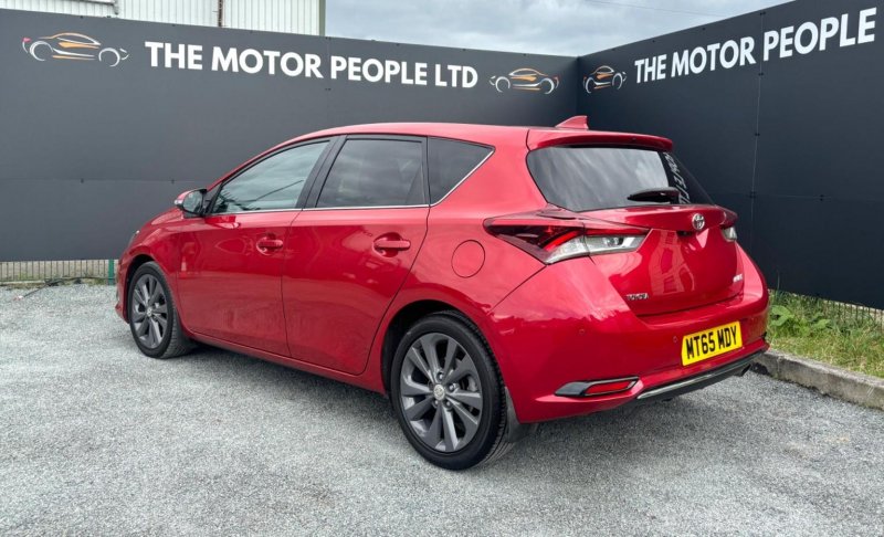 TOYOTA AURIS