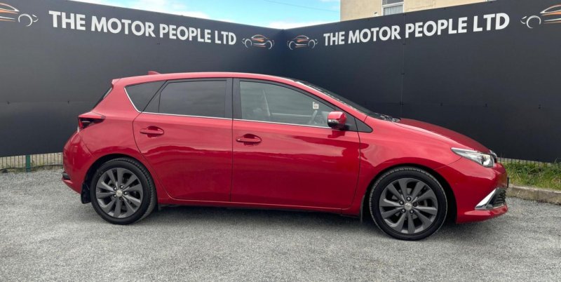 TOYOTA AURIS