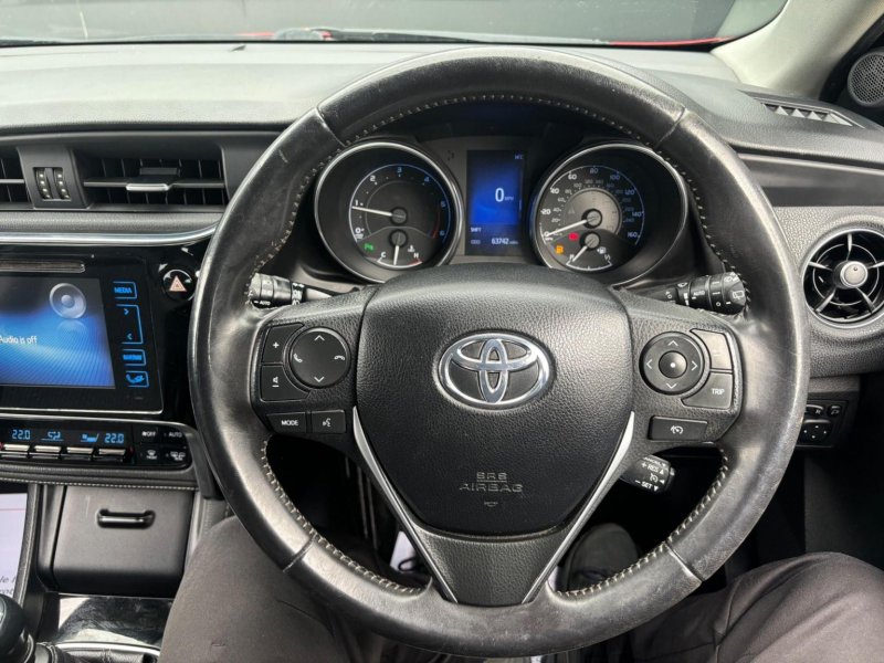 TOYOTA AURIS