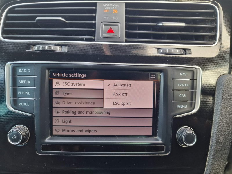 VOLKSWAGEN GOLF