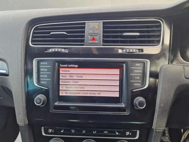 VOLKSWAGEN GOLF