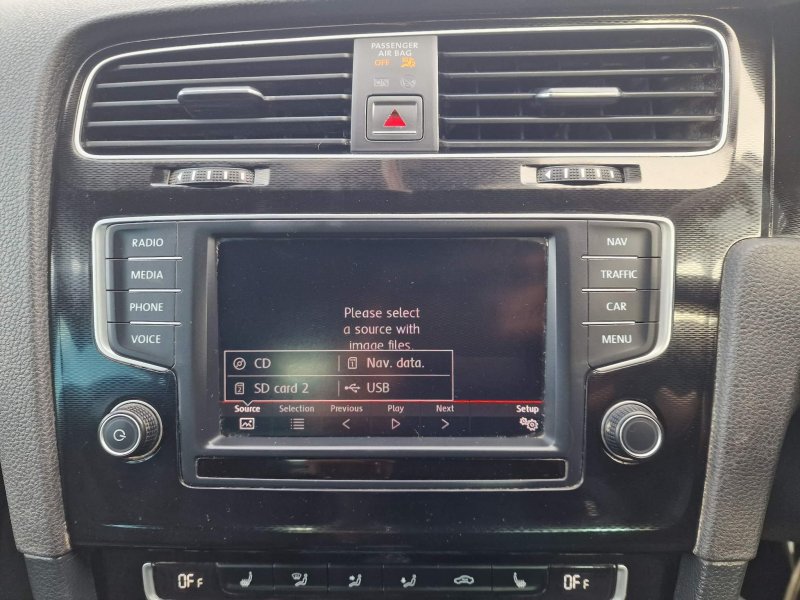 VOLKSWAGEN GOLF