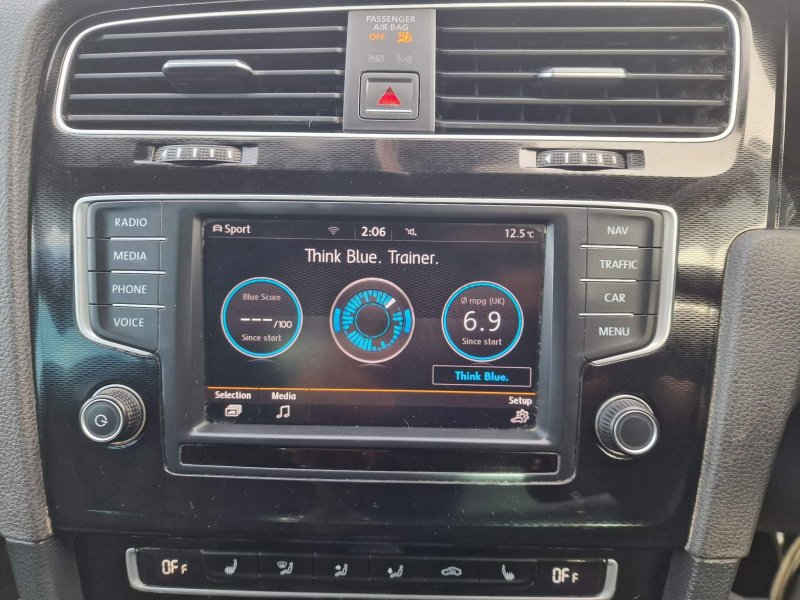 VOLKSWAGEN GOLF