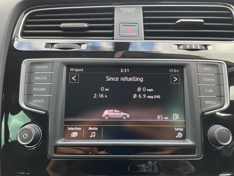 VOLKSWAGEN GOLF