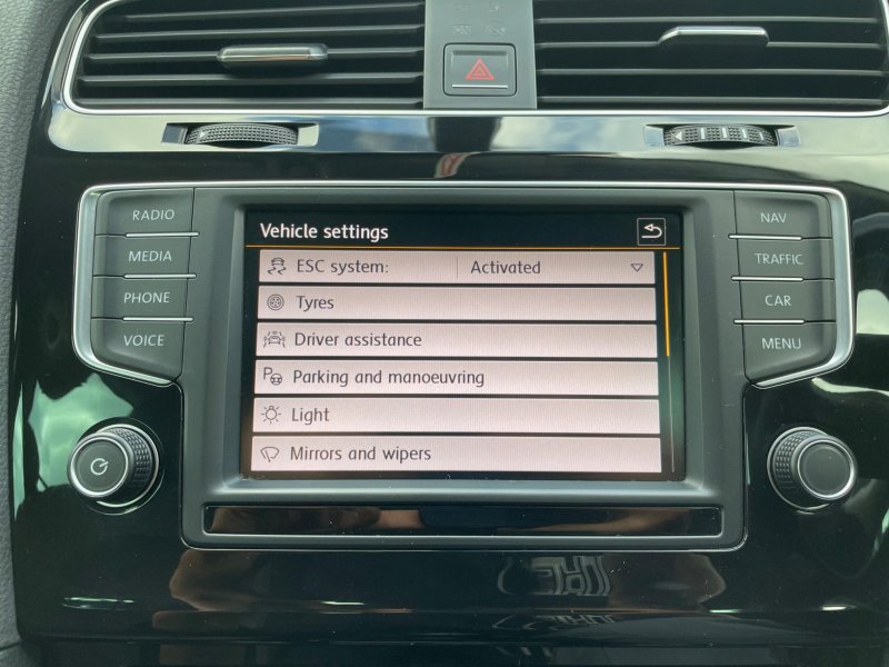 VOLKSWAGEN GOLF