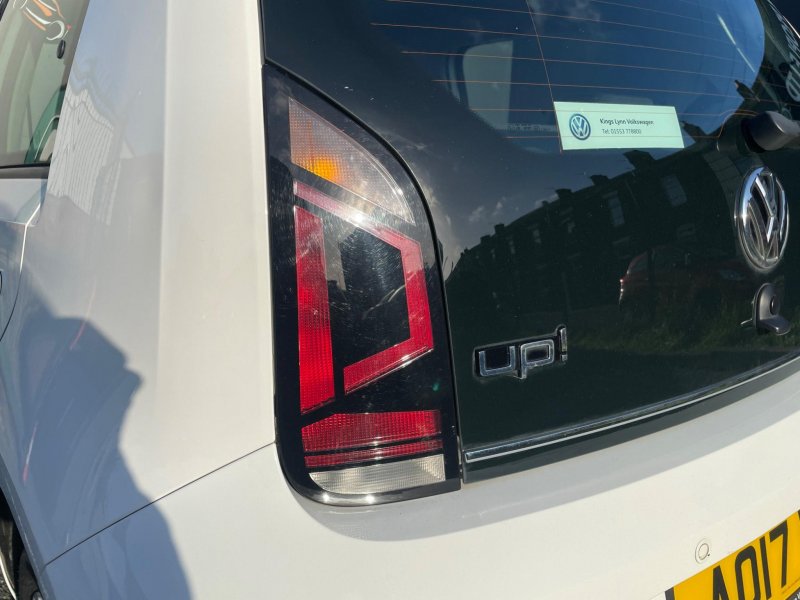 VOLKSWAGEN UP