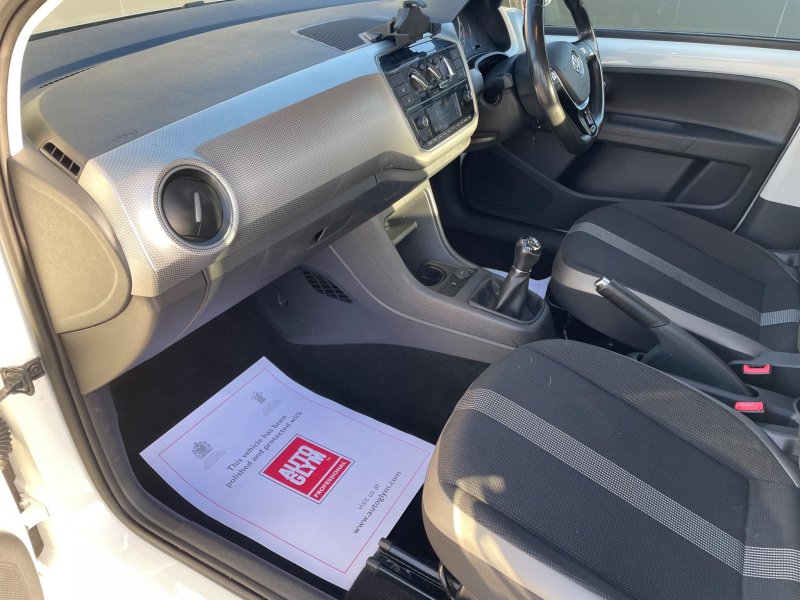 VOLKSWAGEN UP