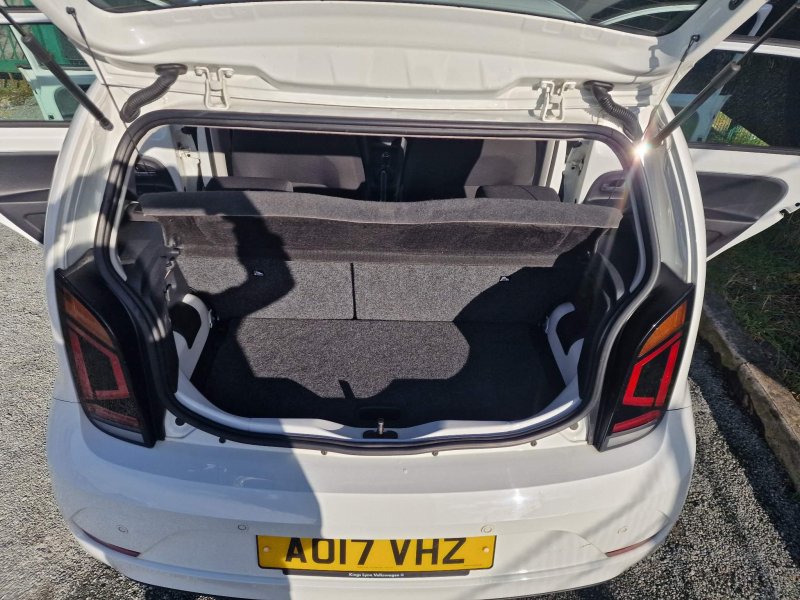 VOLKSWAGEN UP