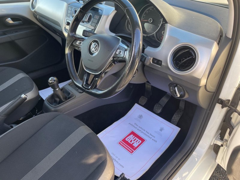 VOLKSWAGEN UP