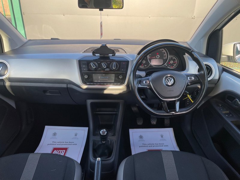 VOLKSWAGEN UP