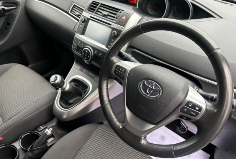 TOYOTA VERSO