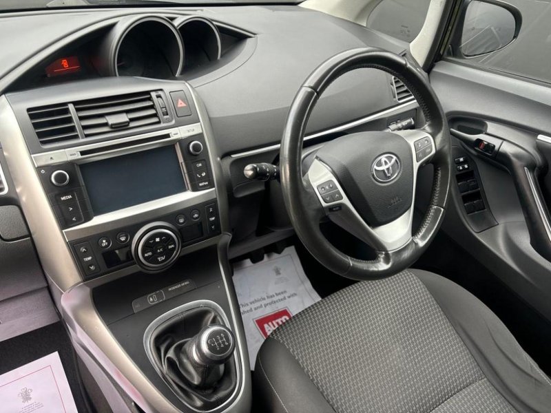 TOYOTA VERSO