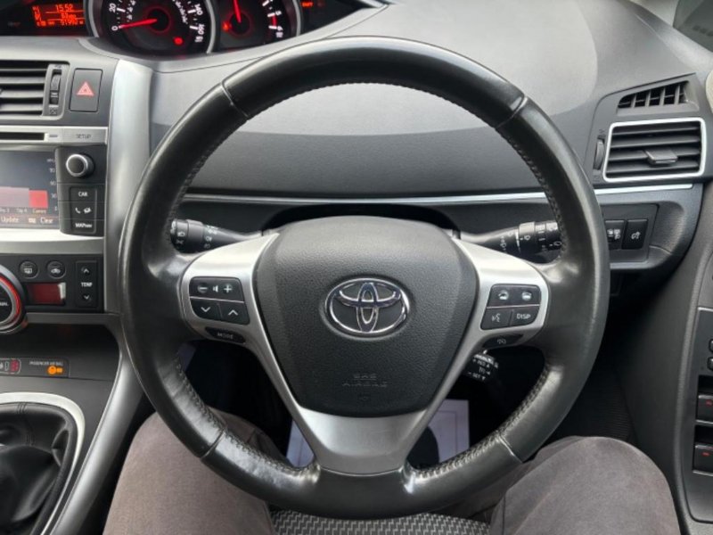 TOYOTA VERSO