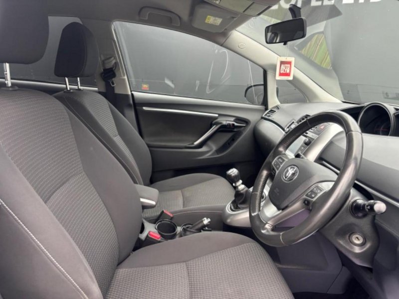 TOYOTA VERSO