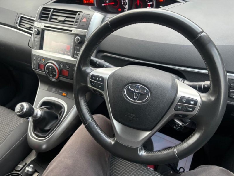 TOYOTA VERSO