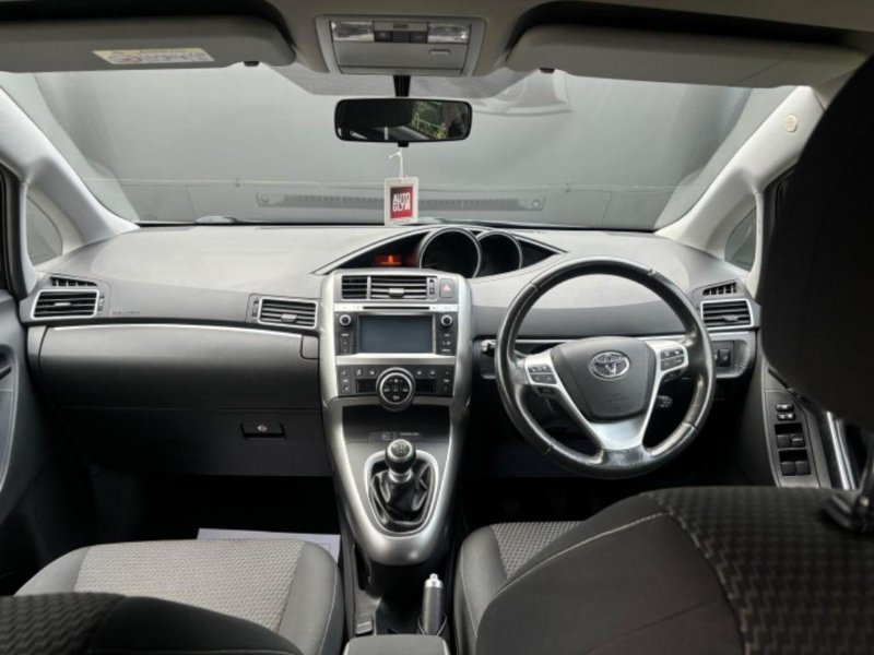 TOYOTA VERSO