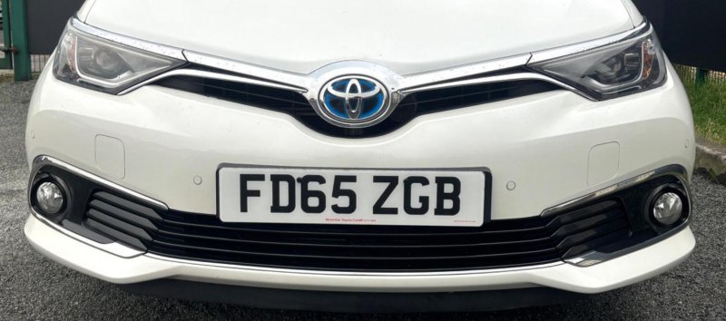 TOYOTA AURIS