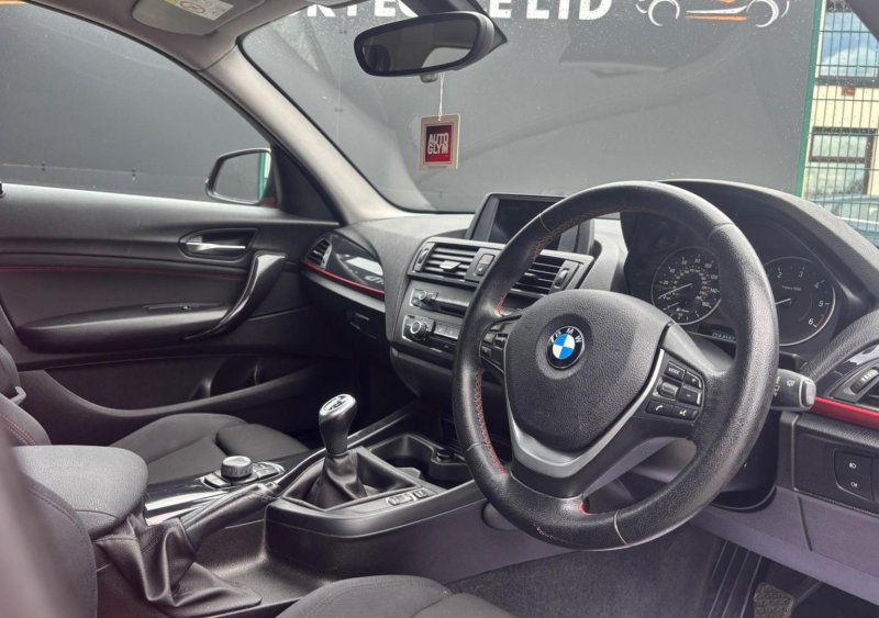 BMW 1 SERIES