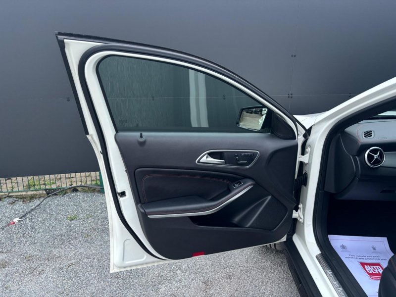 MERCEDES-BENZ GLA CLASS