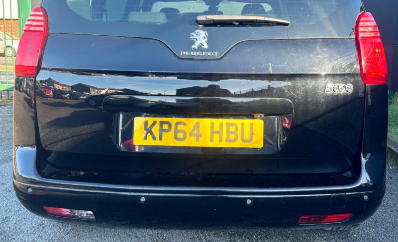 PEUGEOT 5008
