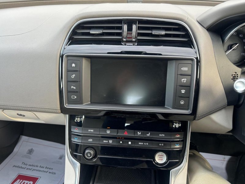 JAGUAR XE