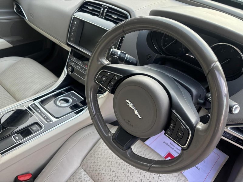 JAGUAR XE