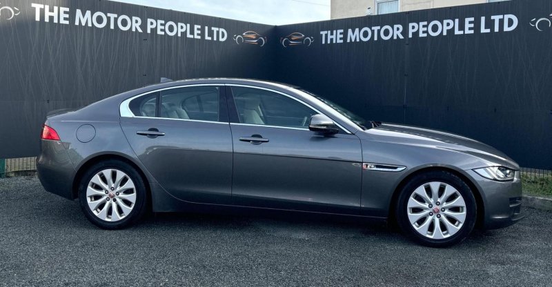 JAGUAR XE