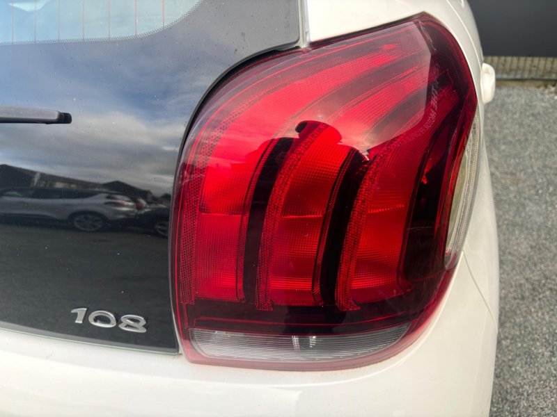 PEUGEOT 108