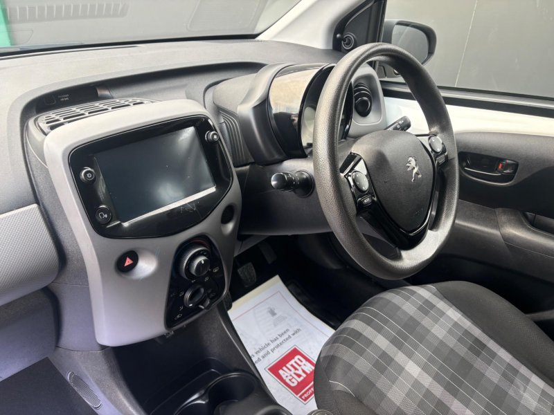 PEUGEOT 108