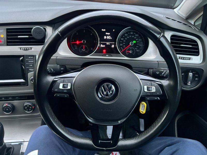 VOLKSWAGEN GOLF