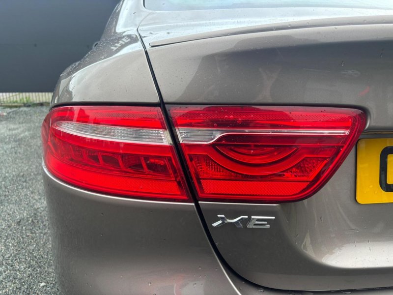 JAGUAR XE
