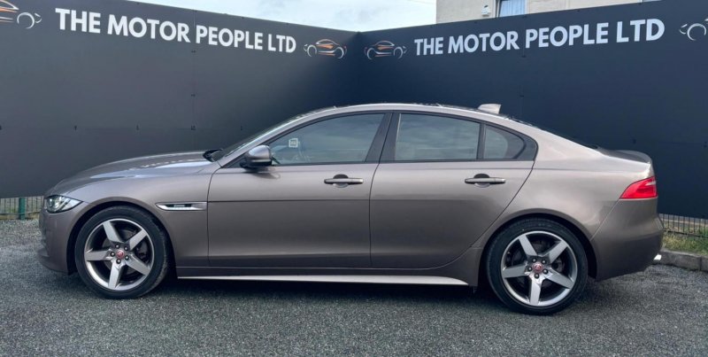 JAGUAR XE