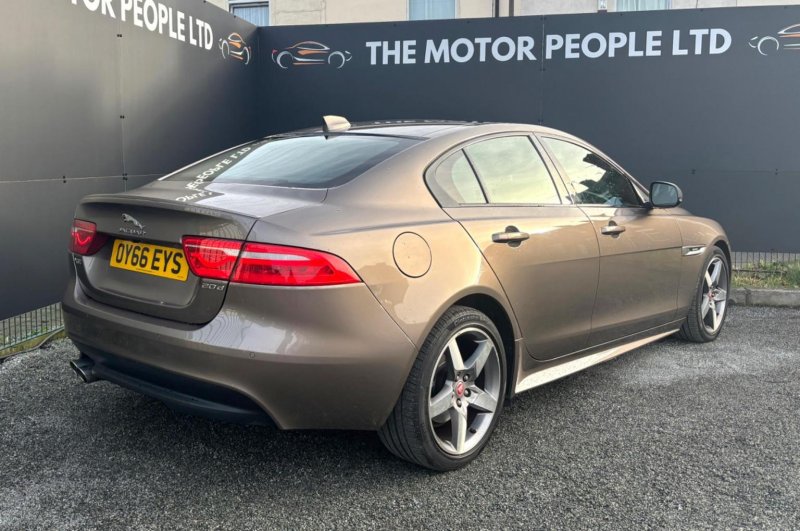 JAGUAR XE
