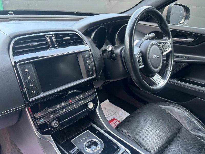 JAGUAR XE