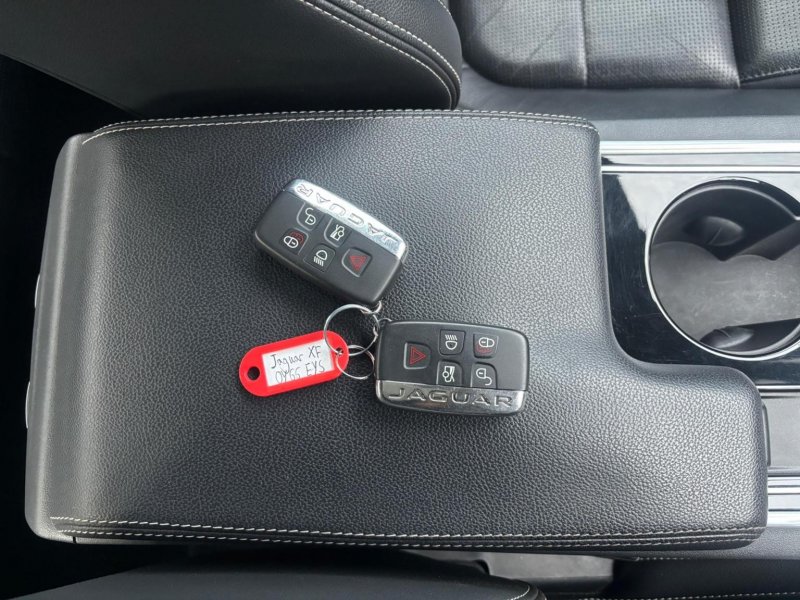 JAGUAR XE