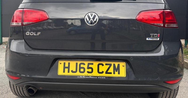 VOLKSWAGEN GOLF