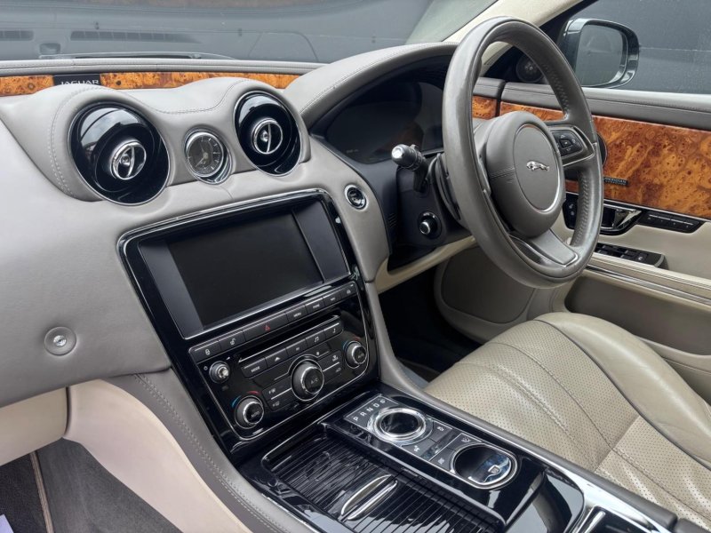 JAGUAR XJ