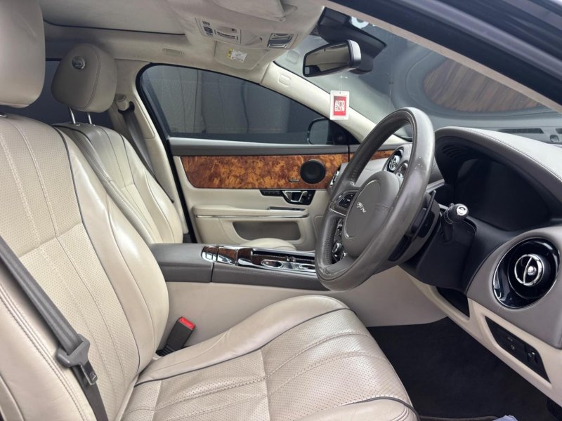 JAGUAR XJ