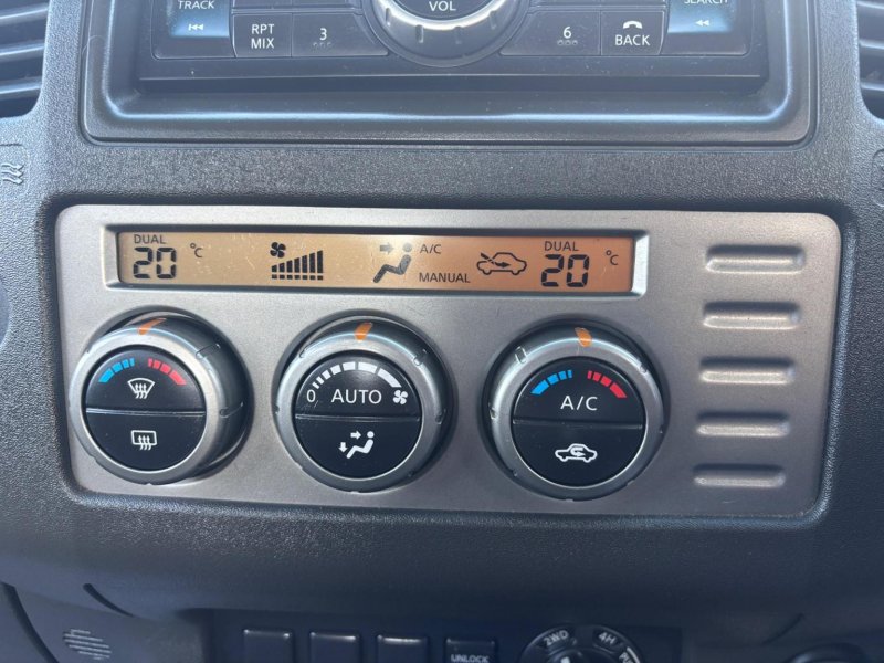 NISSAN NAVARA