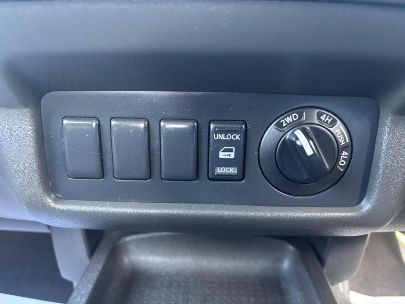 NISSAN NAVARA