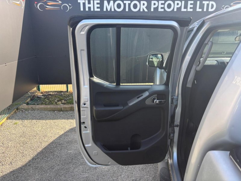 NISSAN NAVARA