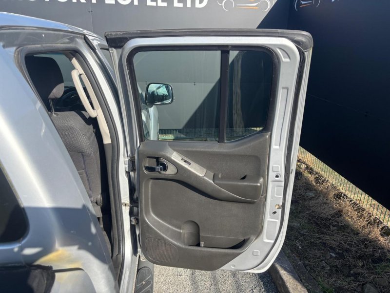NISSAN NAVARA