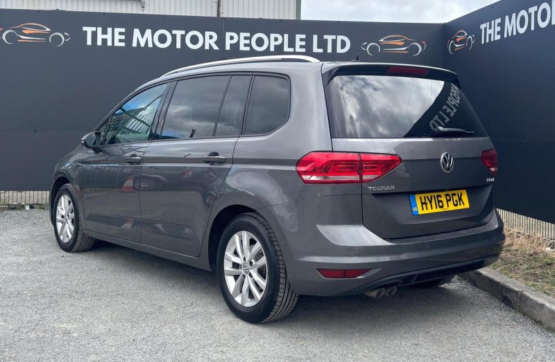 VOLKSWAGEN TOURAN