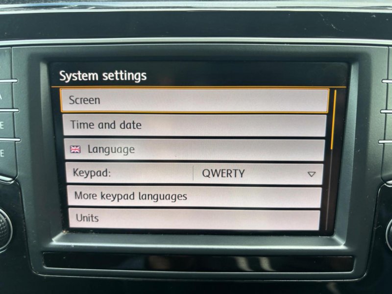 VOLKSWAGEN TOURAN